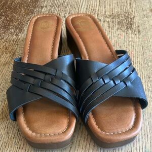 True Craft Black Leather Vegan Sandals low block heel size women’s 8